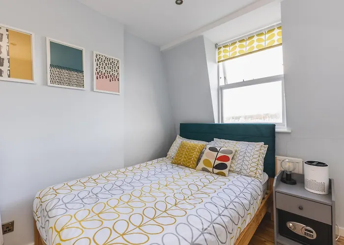 Luxurious 1-Bedroom Apartment In Kensington