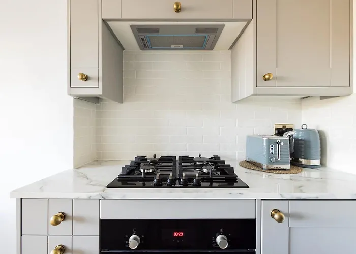 Luxurious 1-Bedroom Apartment In Kensington